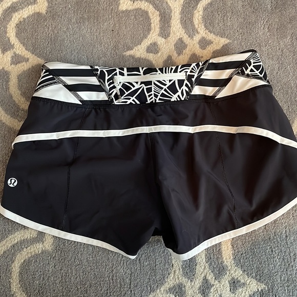 Lululemon 3 inch speed short Size 4 - Picture 2 of 3